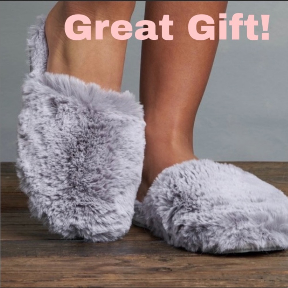 NWT Lemon fuzzy slip on slippers S/M